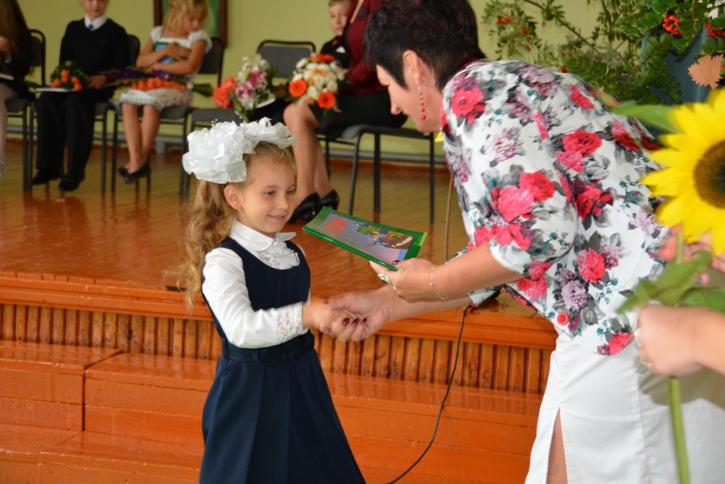 Fotomirkļi no Zinību dienas Krustpils pamatskolā, Variešu sākumskolā un Antūžu speciālajā internātskolā