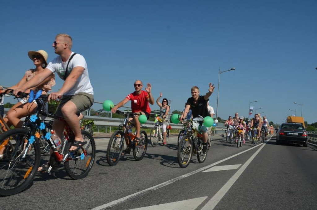 FOTO: Velobraucēji Jēkabpils svētkos dodas ielās