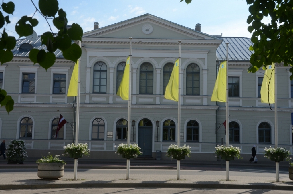 Apstiprina Jēkabpils pilsētas attīstības konsultatīvo komisiju un nolikumu