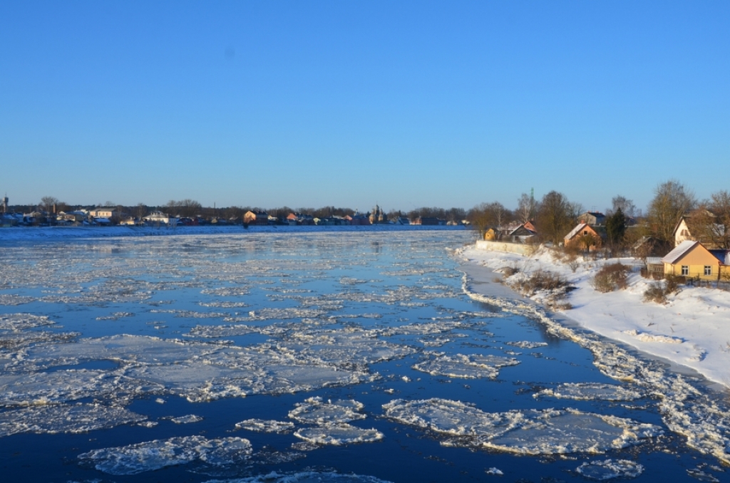 Izdots rīkojums par aizliegumu atrasties uz Daugavas upes un Pils dīķa ledus