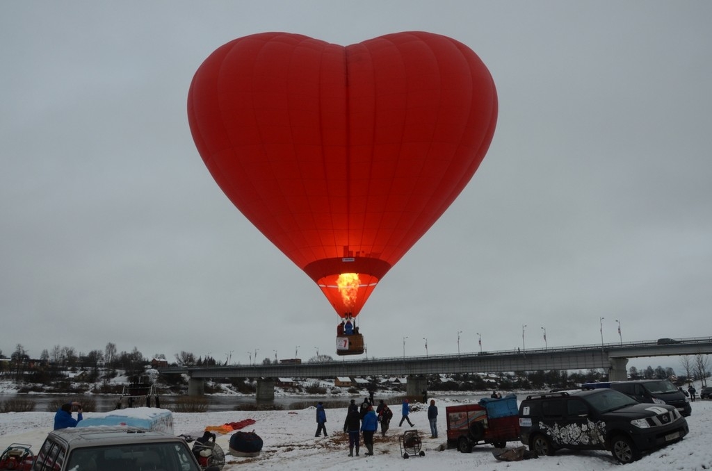 Pirmais ziemas gaisa balonu festivāla Love CUP 2016 lidojums ir noticis! Līdz rekordam divas dienas (FOTO)