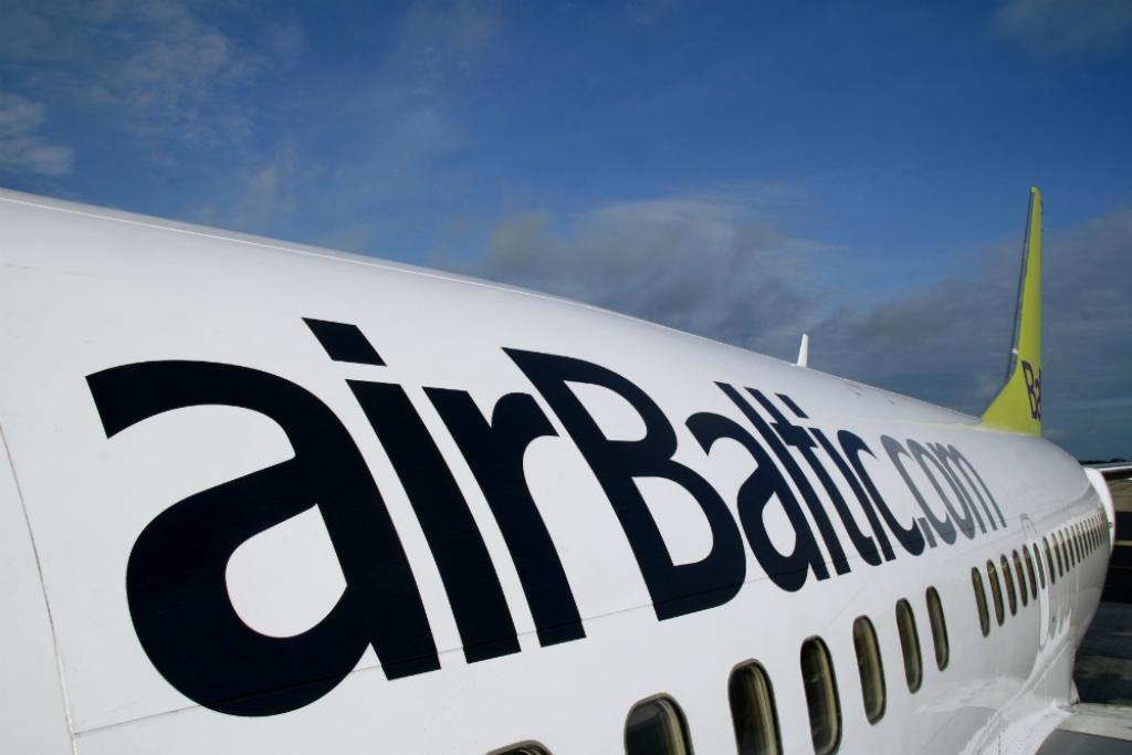Lidostā "airbaltic" reiss sagaidīts paaugstinātas drošības režīmā