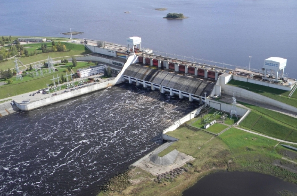 Утечка масла из списанного трансформатора на Плявиньской ГЭС создала угрозу для окружающей среды