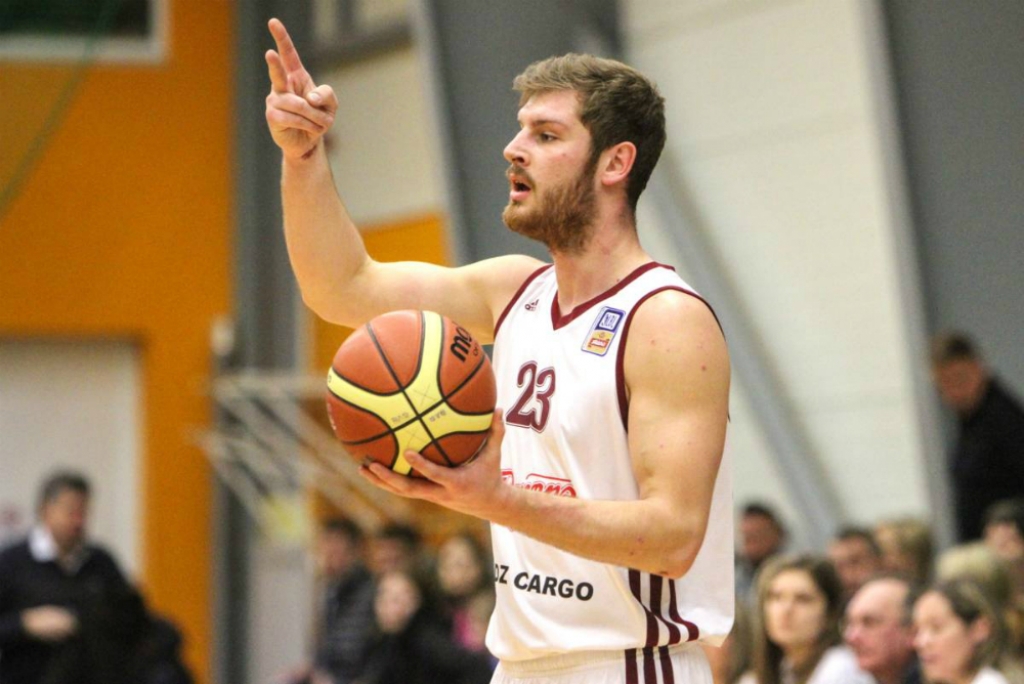 Nelāgu slavu Latvijā iemantojušais lietuviešu basketbolists Rediks par likmju likšanu saņem gada diskvalifikāciju