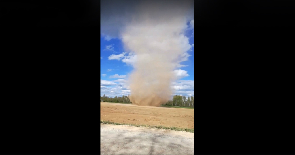 Jēkabpils novadā novērots virpuļviesulis (VIDEO)