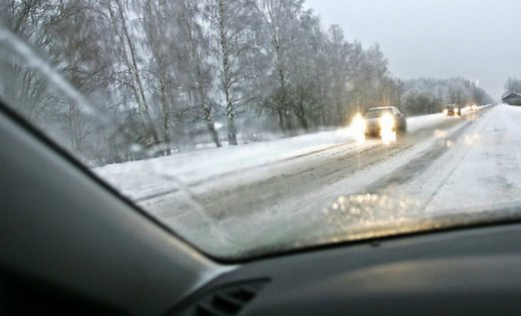 Apledojuma dēļ šorīt braukšana apgrūtināta uz autoceļiem Jēkabpils apkaimē