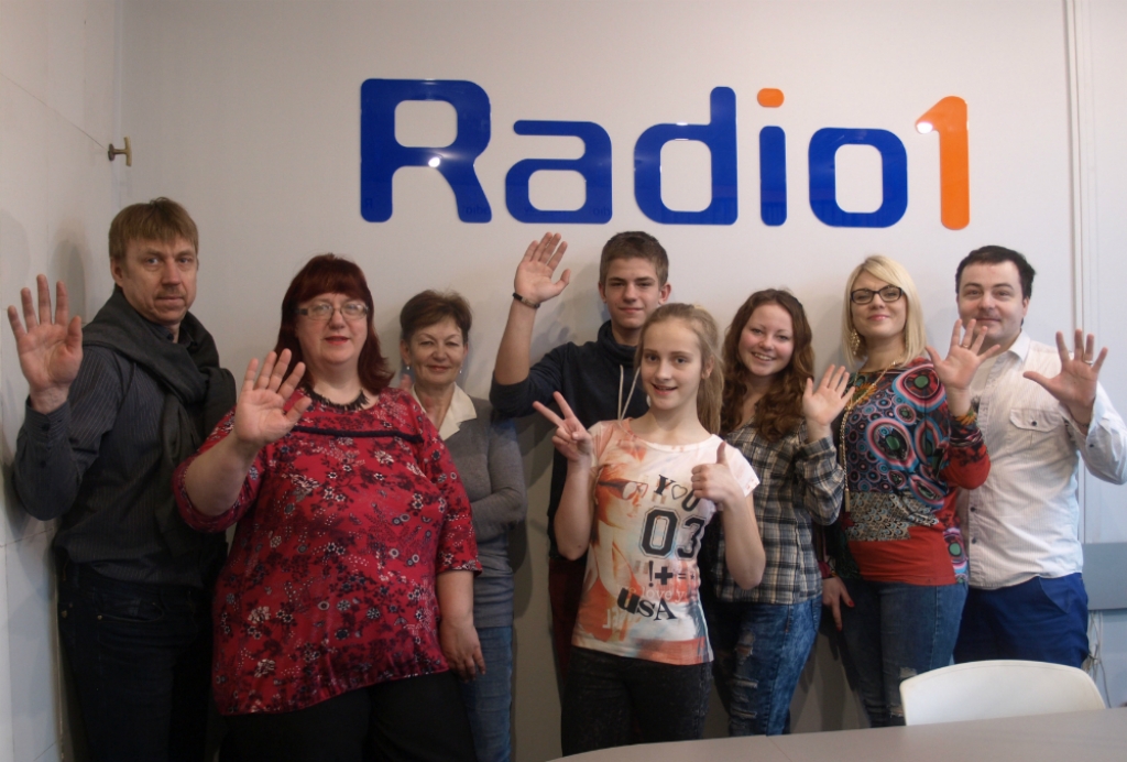 Jēkabpils Radio1 darbiniekus ēno Ābeļu pamatskolas skolēni (FOTO)(AUDIO)