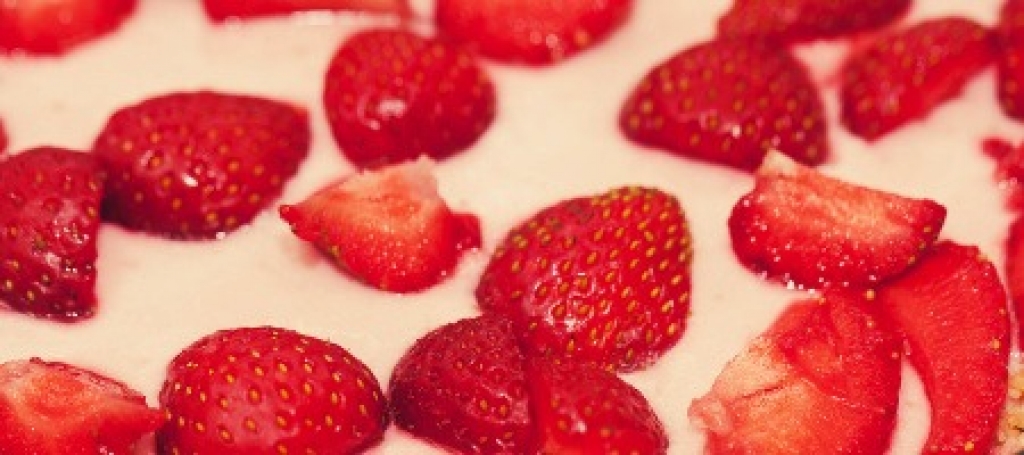 Vasaras garša: Augļu - jogurta kūka