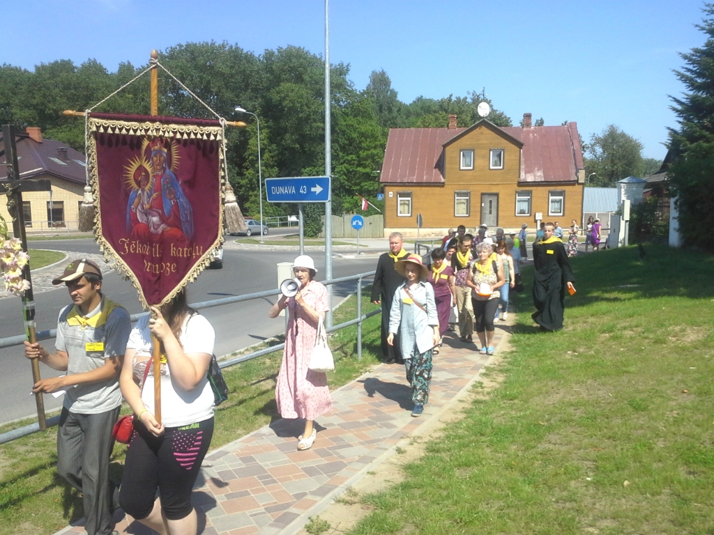 Svētceļnieki no Jēkabpils dodas uz Aglonu (FOTO)(Aglonas svētku programma)