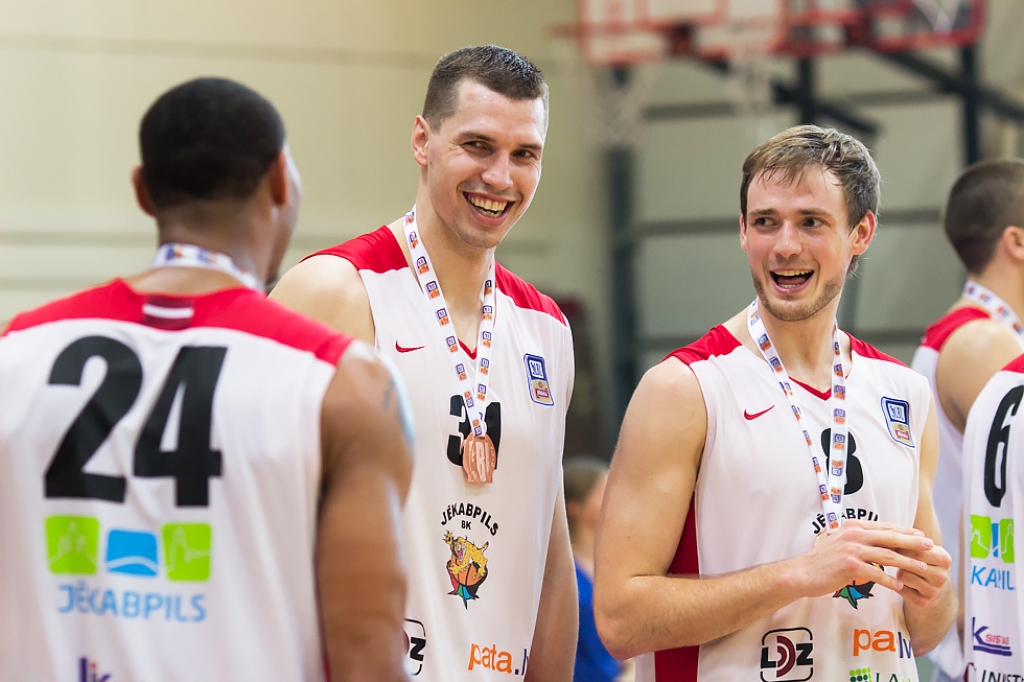 Foto: "Jēkabpils" basketbolistu prieks saņemot bronzas medaļas