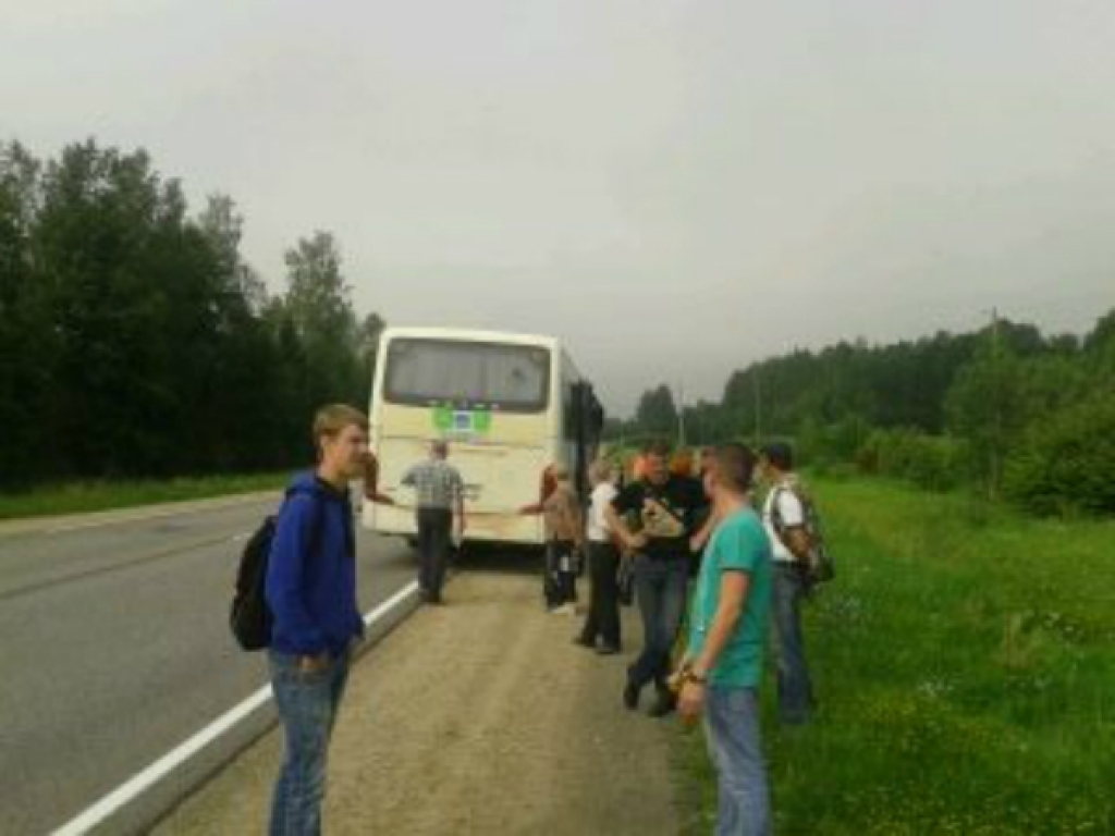 Avarējis Jēkabpils autobusu parka autobuss maršrutā Jēkabpils-Rīga (FOTO)