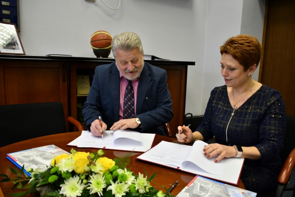 Parakstīts pašvaldības sadarbības līgums ar augstskolu "RISEBA"