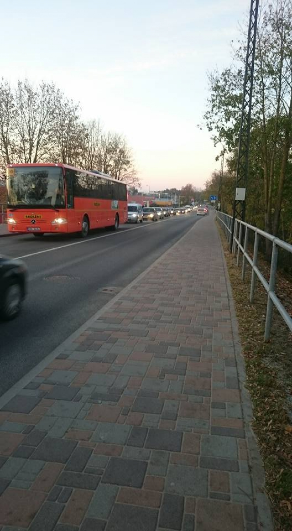 Jēkabpilī uz tilta pār Daugavu veidojas pamatīgi sastrēgumi (FOTO)(PAPILDINĀTS)