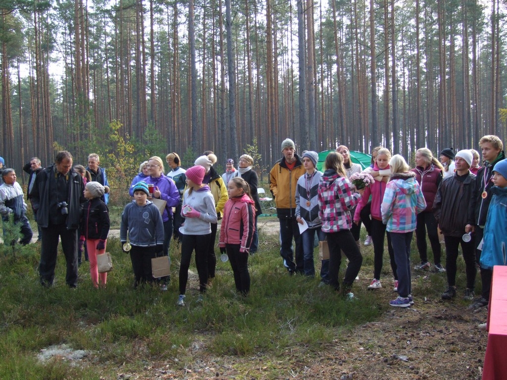 Orientieristi rudens krāsainajā un saules piepildītajā noskaņojumā aizvadījuši Jēkabpils čempionātu