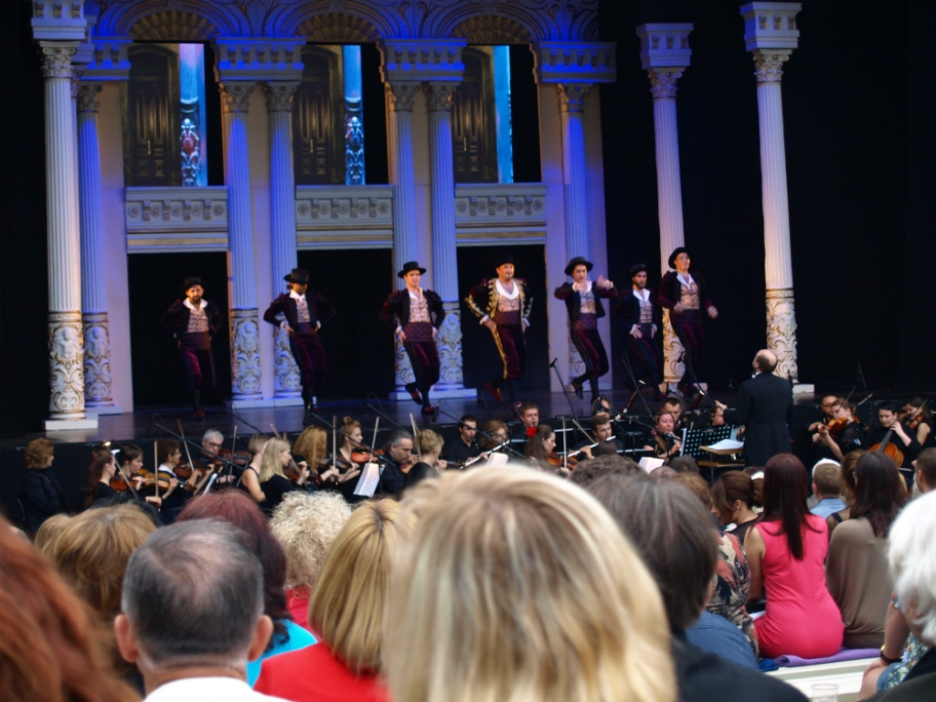 Sankt-Pēterburgas opera ar izrādi "Seviljas bārddzinis" atvadās no jēkabpiliešiem(FOTO)