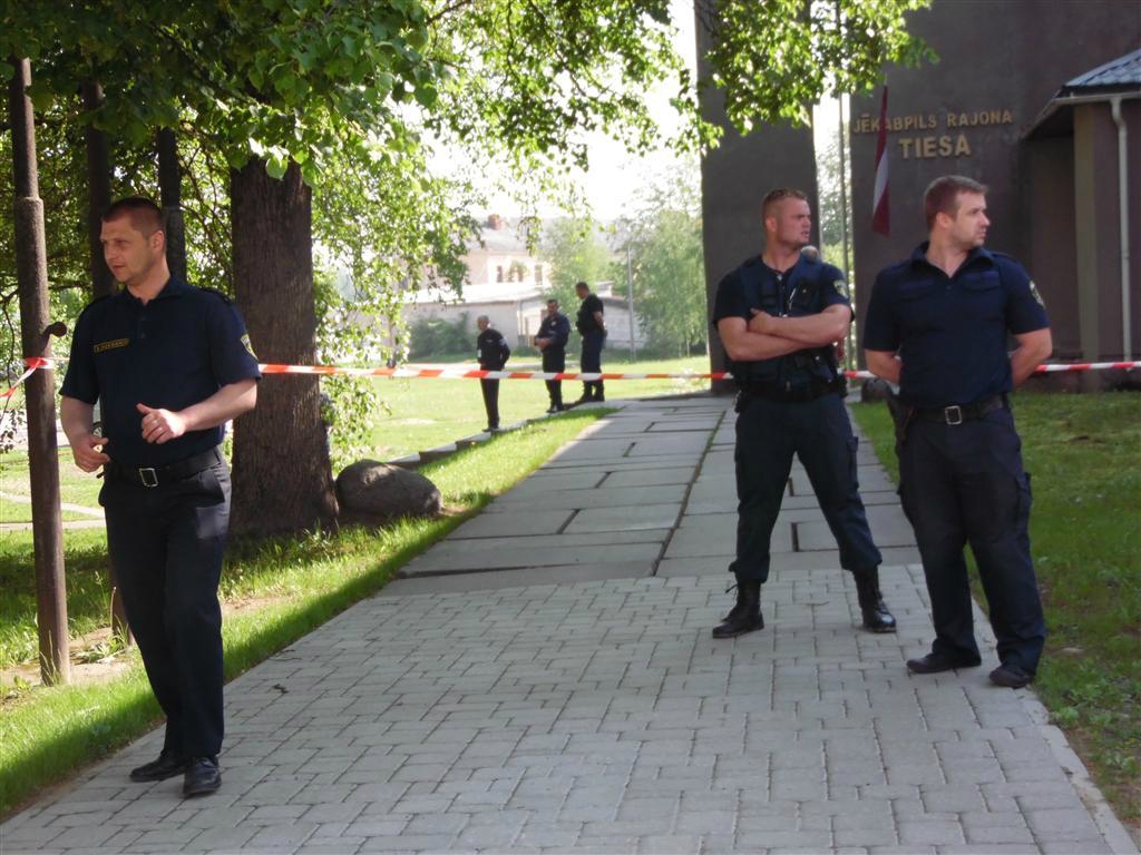 Par viltus draudiem uzspridzināt Jēkabpils rajona tiesu namu piespriež 140 stundu sabiedriskos darbus un 1300 eiro sodu