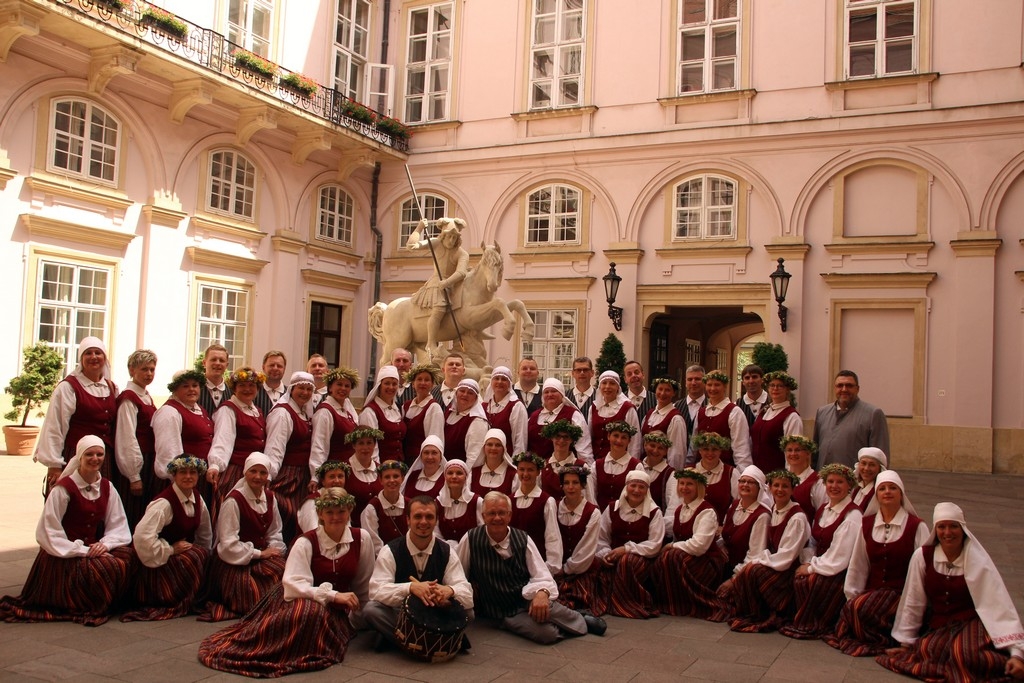 Koris "Noskaņa" no Bratislavas pārved zeltu (FOTO)