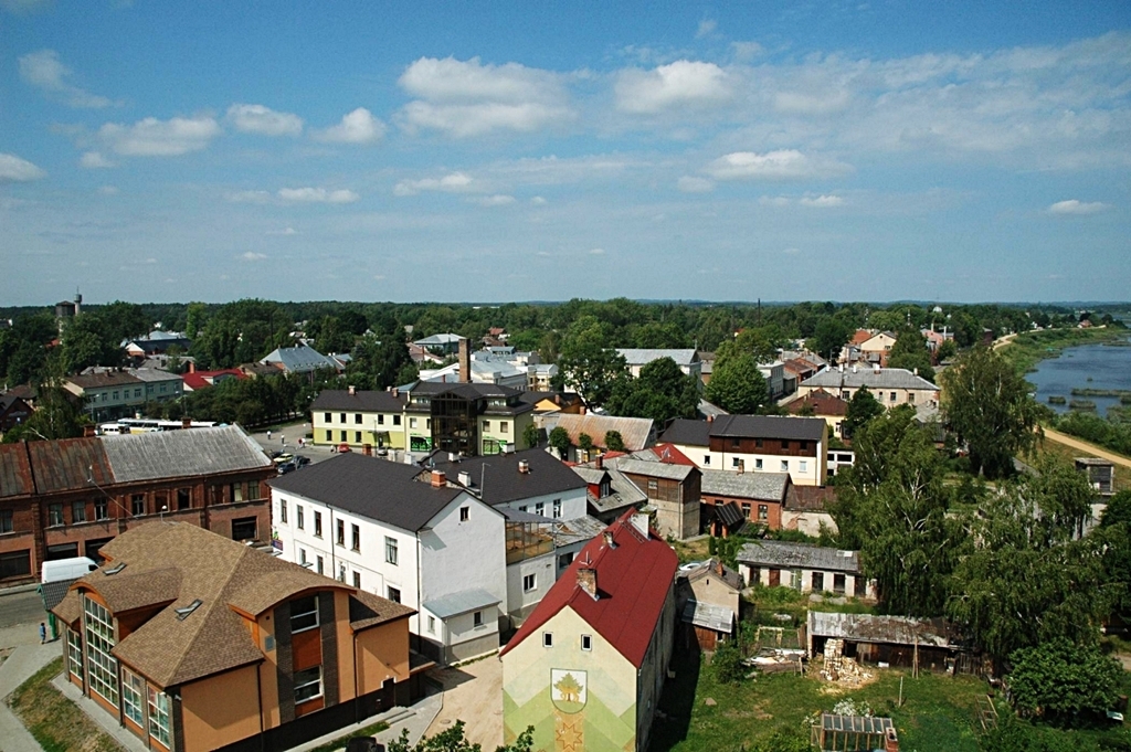 Slēdz Salas peldbaseinu