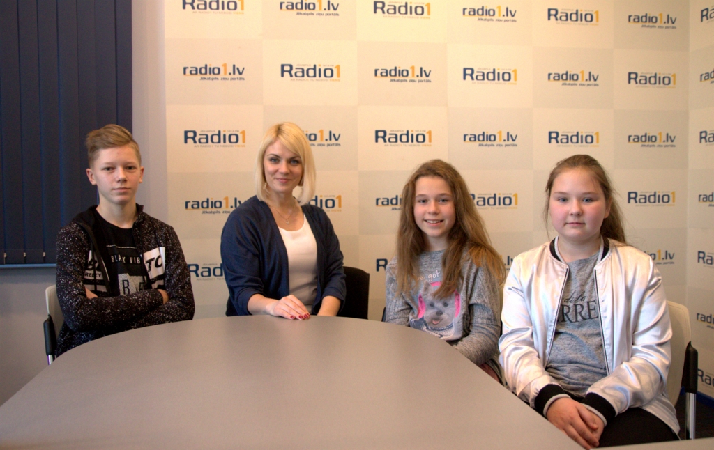 Jēkabpils Radio1 studijā viesojas "ēnas" (radio intervija)