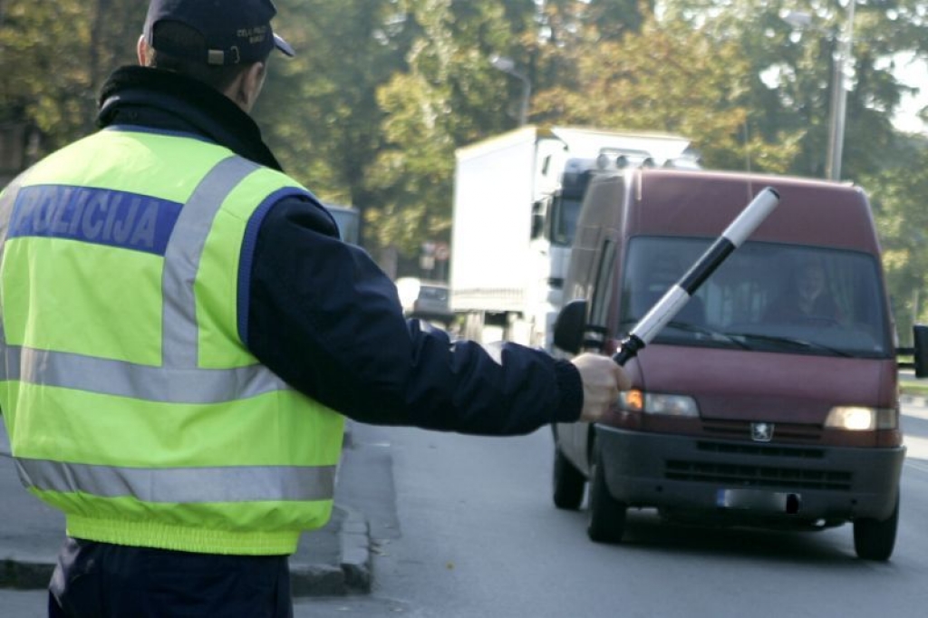 Svētku dienās Zemgales reģionā divi autovadītāji aizturēti par kukuļdošanu