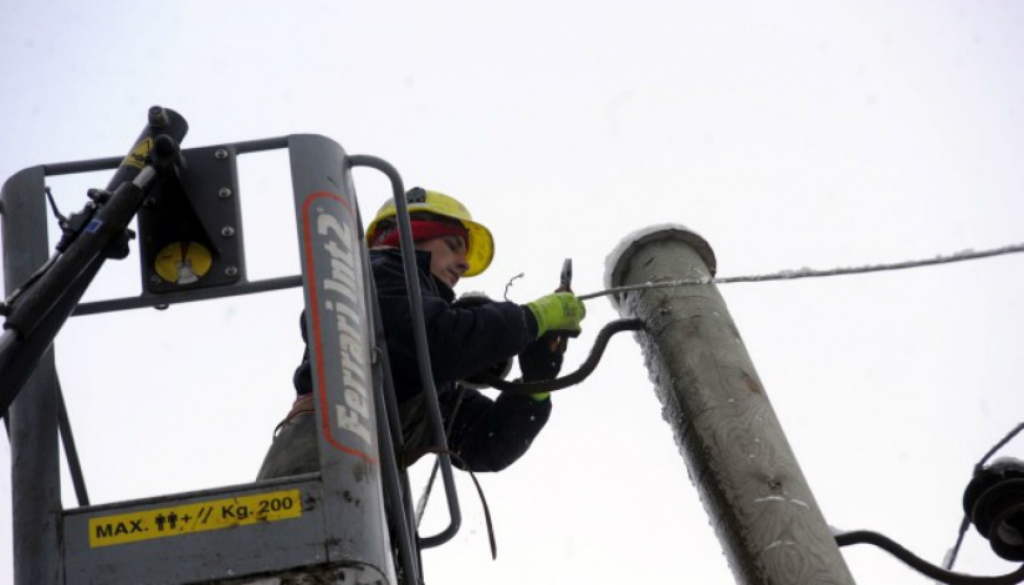 Vēja dēļ vakar elektrības nebija arī mājsaimniecībām Jēkabpils apkaimē