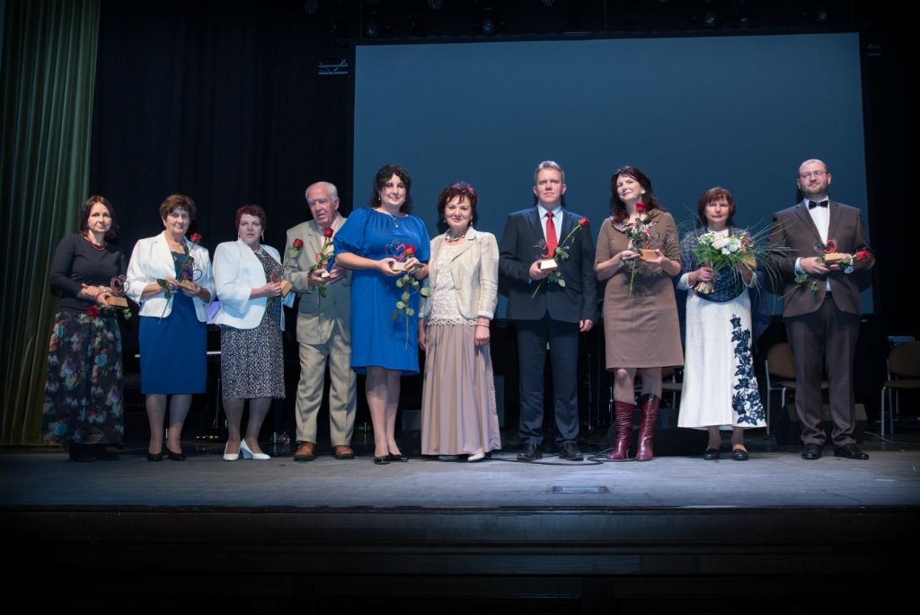 Latvijas bāriņtiesu izveidošanas 20 gadu jubilejas pasākumā sveic arī Tāli Zalvu un Maiju Veidi