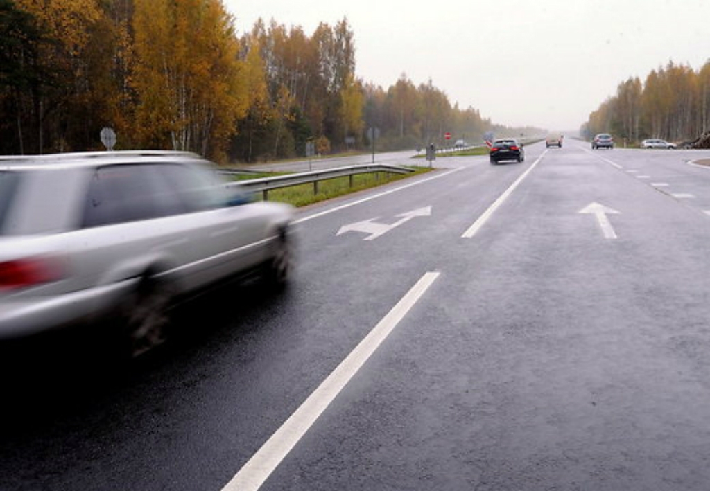 Atsevišķos valsts ceļu posmos atļauts braukt ar 100 kilometriem stundā