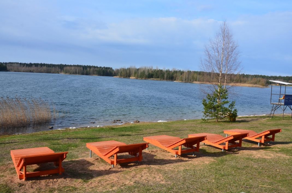 Pie Radžu ūdenskrātuves uzstādīti jauni atpūtas objekti (FOTO)