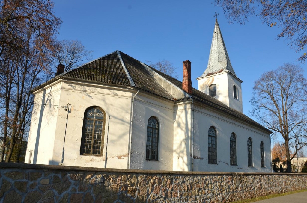 Turpina vākt ziedojumus Jēkabpils Sv.Miķeļa ev. lut. baznīcas ieejas fasādes atjaunošanai
