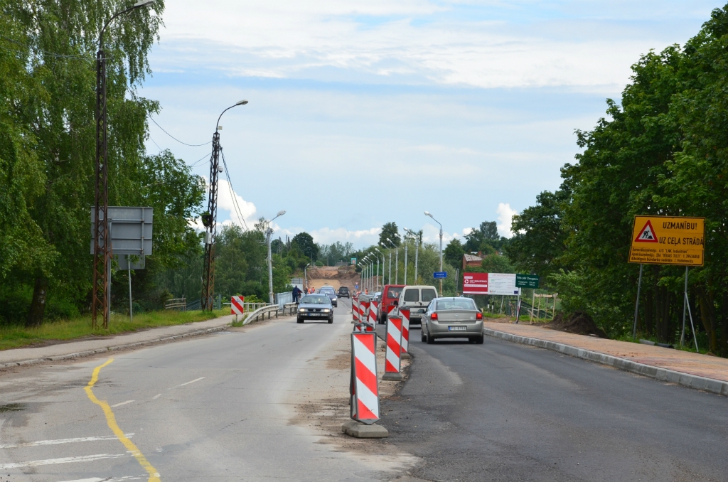 No šodienas līdz ceturtdienai būs ierobežota satiksme pār tiltu (SHĒMAS)