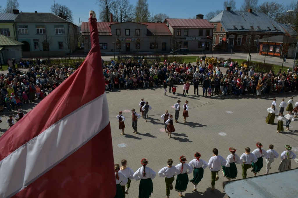 Svinam LATVIJAS OTRO DZIMŠANAS DIENU Jēkabpilī