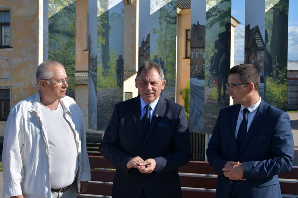 Jēkabpils sadraudzības pilsētai Červionkai Leščinai Polijā veltītā dizaina soliņa atklāšana (FOTO)
