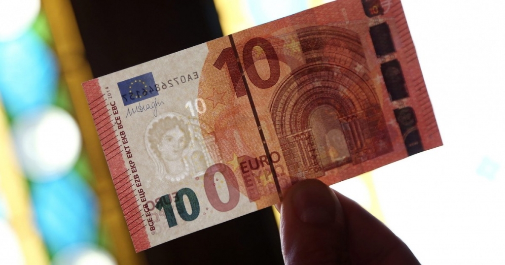 Viltoto euro banknošu skaits 2016. gada 2. pusgadā joprojām bija neliels