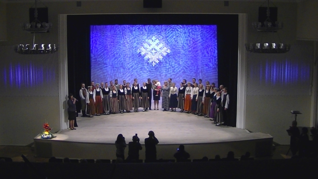 Koncertieraksts: Delveriem - 15 svētku koncertā „Savu prieku izdejot”