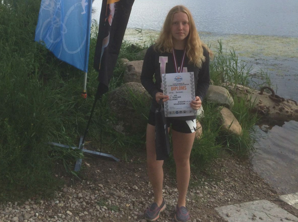 Katei Šķiparei Latvijas čempiones tituls peldēšanā atklātā ūdenī