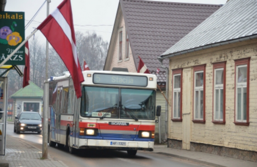 Valsts svētku laikā tiks ierobežota satiksme un kursēs bezmaksas sabiedriskais transports