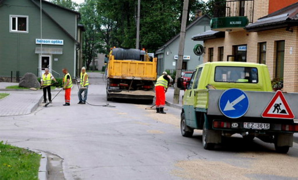 VK: Pašvaldību ielu un ceļu pārvaldībā, arī Jēkabpilī, trūkst vienotas stratēģijas, dominē "bedrīšu lāpīšanas" domāšana