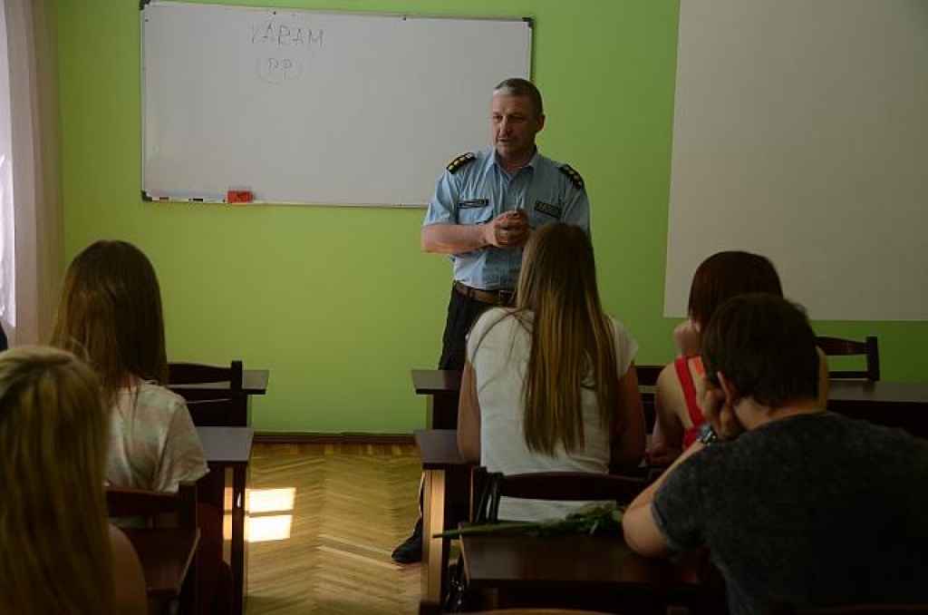 Pašvaldības policijas priekšnieks I. Surkulis tikās ar Agrobiznesa koledžas audzēkņiem