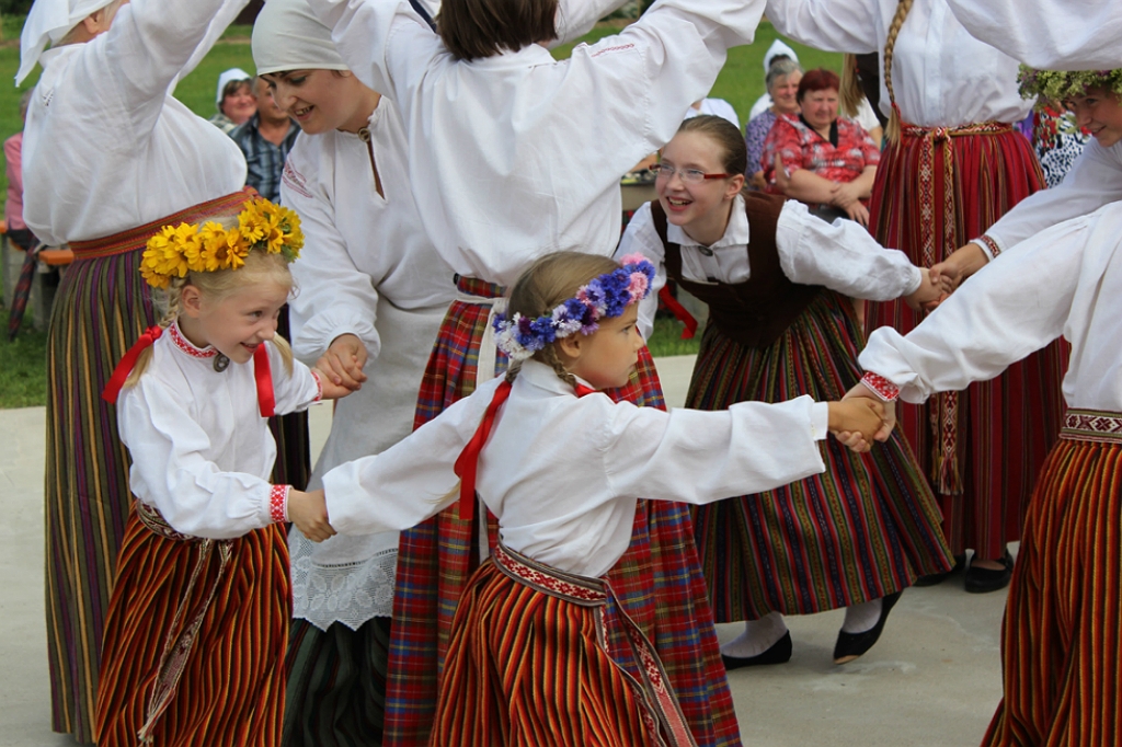 Folkloras pasākums „Cik jauki vosor’s laiceņā” Prīkuļos (FOTO)