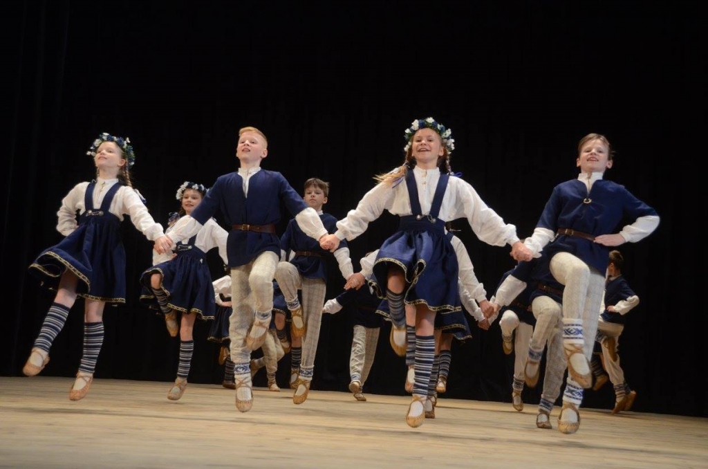 FOTOstāsts: Jēkabpils pilsētas skolu deju kolektīvu skate