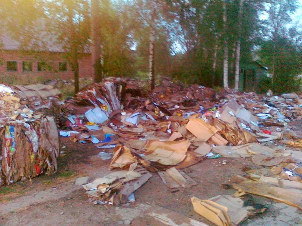 SIA “Jēkabpils pakalpojumi” šķiroto sadzīves atkritumu pieņemšanas punktā izceļas ugunsgrēks