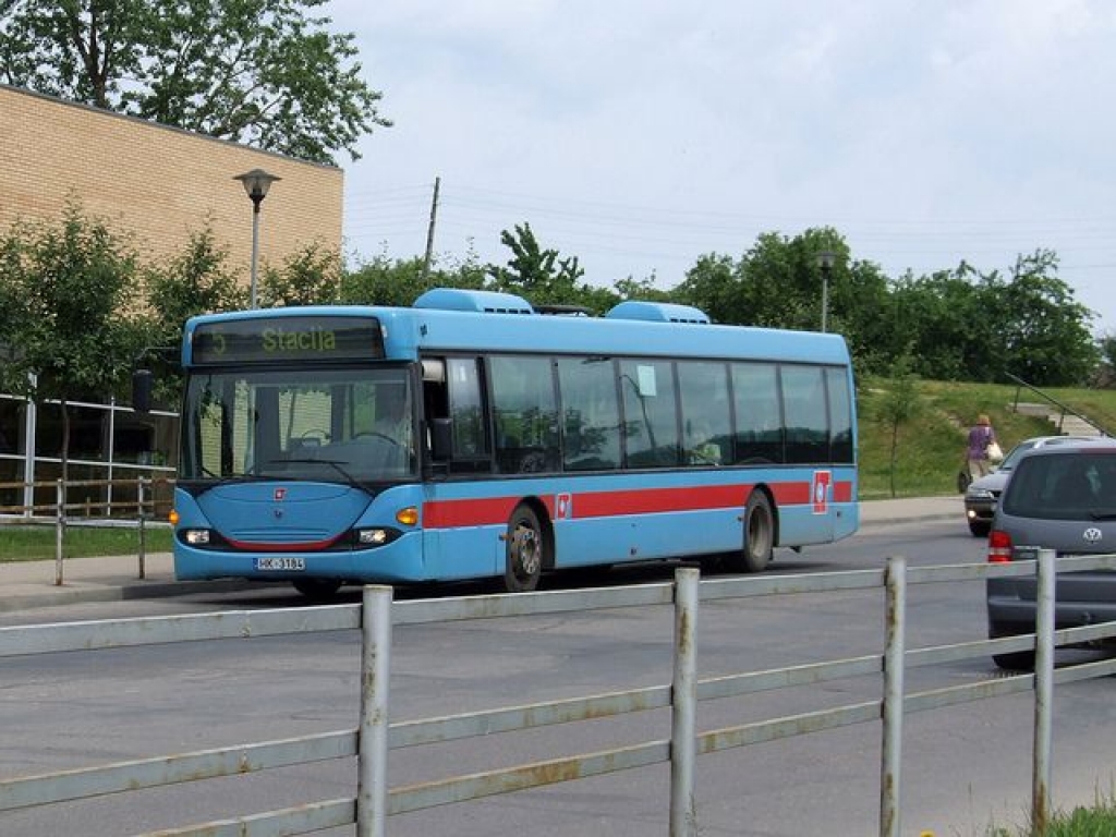 Jautā lasītājs: Vai septiņgadīgs bērns drīkst braukt pilsētas autobusā bez maksas?