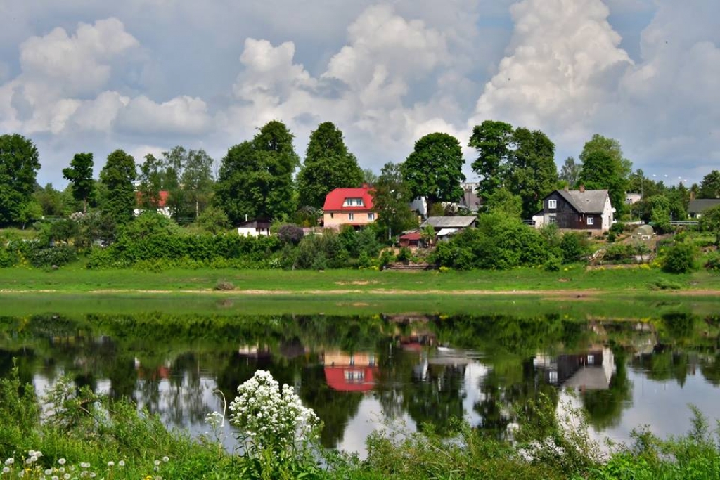 Jāņu nedēļā laiks kļūs vējaināks un vēsāks, dažbrīd līs