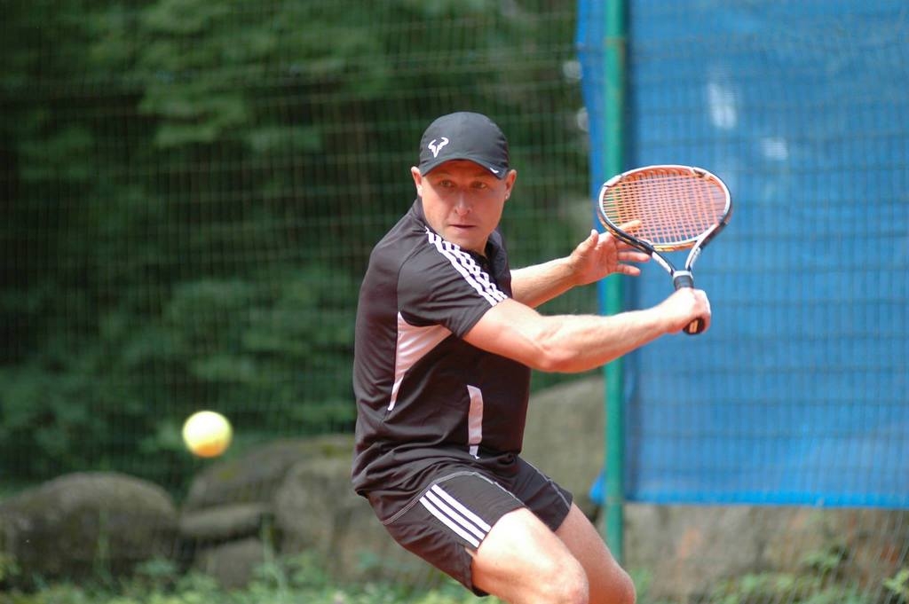 Jēkabpilietim Andrejam Krūmiņam labi panākumi Latvijas tenisa čempionātā