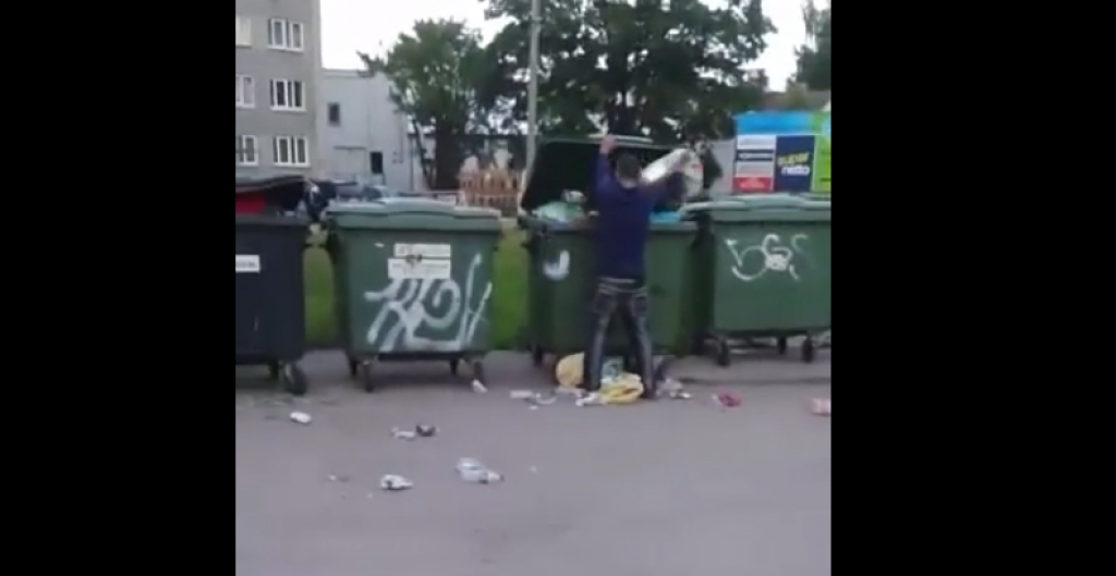 Jēkabpils miskastes izrakņā, iespējams, bezpajumtnieki (VIDEO)
