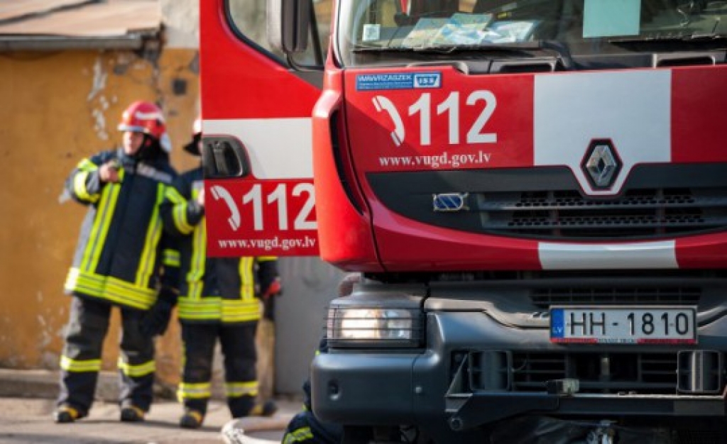 Krustpils novada Atašienē nodeg dzīvojamā māja
