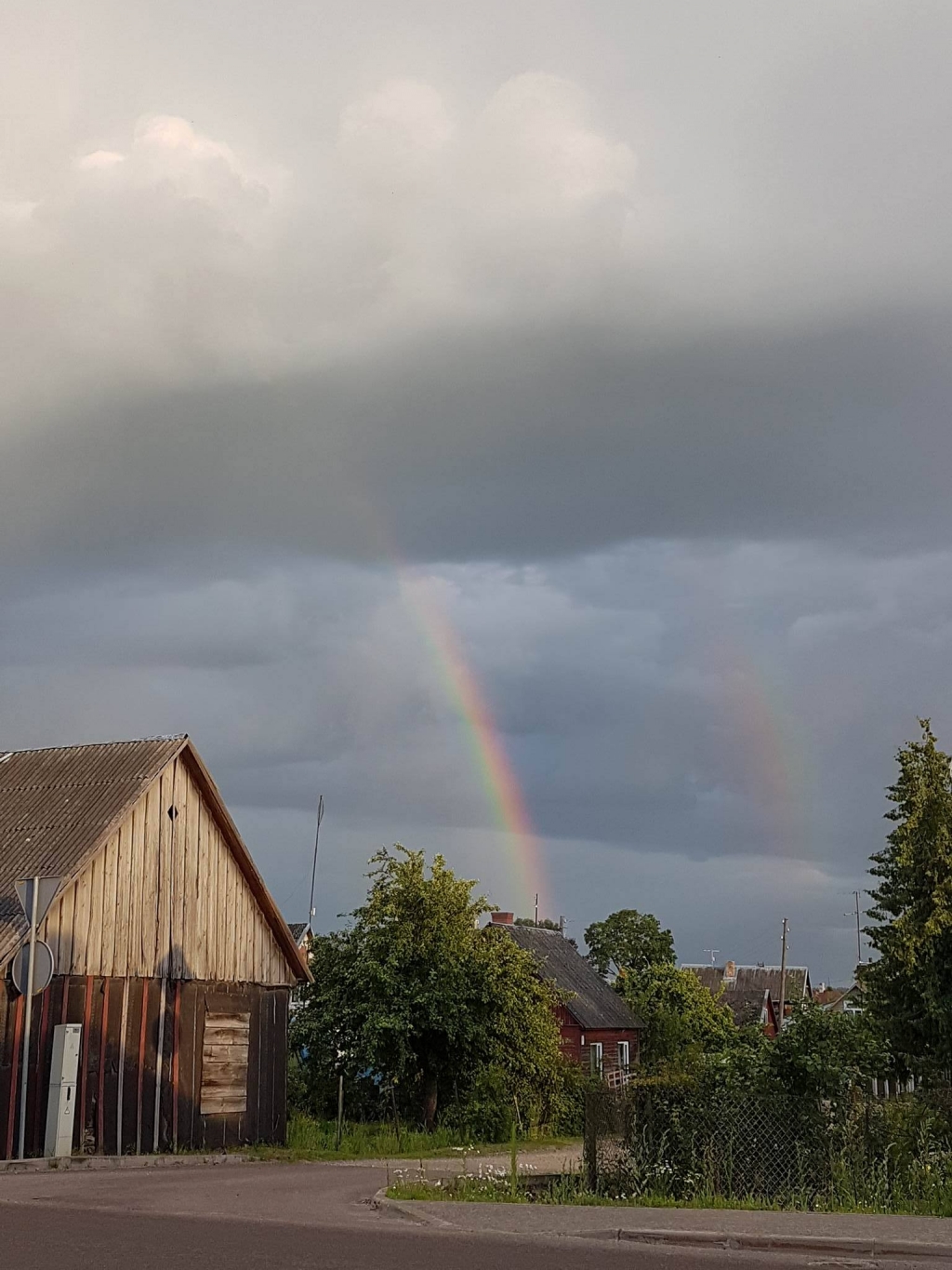 Jēkabpilī novērota skaistā dabas parādība – dubultā varavīksne (FOTO)