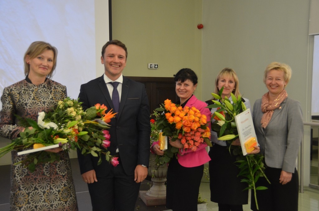 Jēkabpilī apbalvo labākos pirmsskolas pedagogus