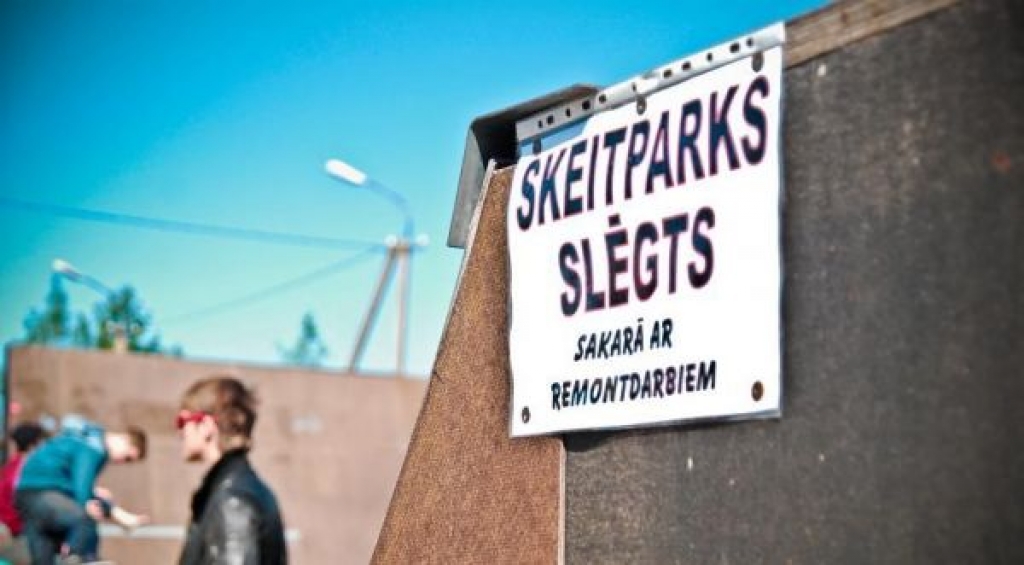 Jēkabpils skeitparks slēgts avārijas stāvokļa dēļ