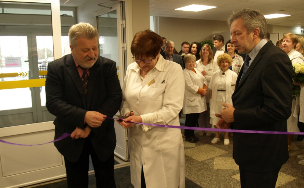 Atklāj Jēkabpils poliklīnikas reģistratūras atjaunotās telpas (FOTO)